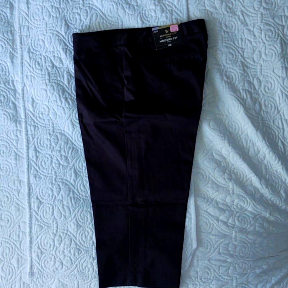 New Worthington petite modern fit crop pants.